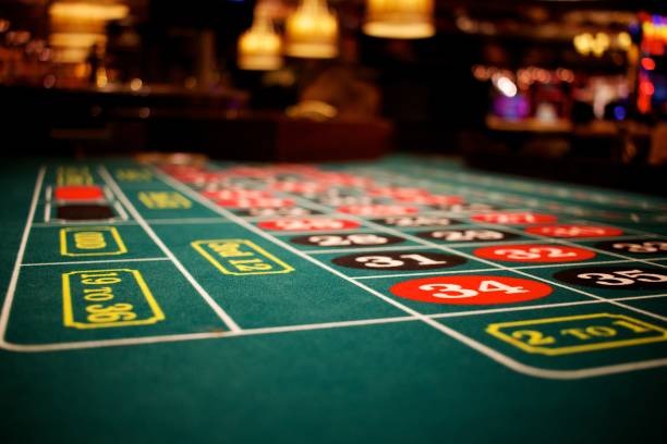 abah138 live blackjack table with multi-camera feed showing dealer and cards on mobile screen